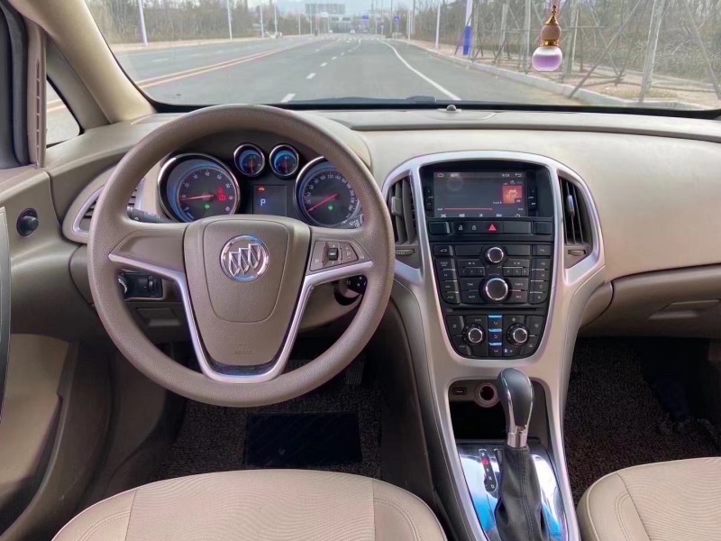 青岛15年别克英朗9