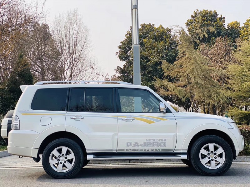 徐州10年三菱帕杰罗2