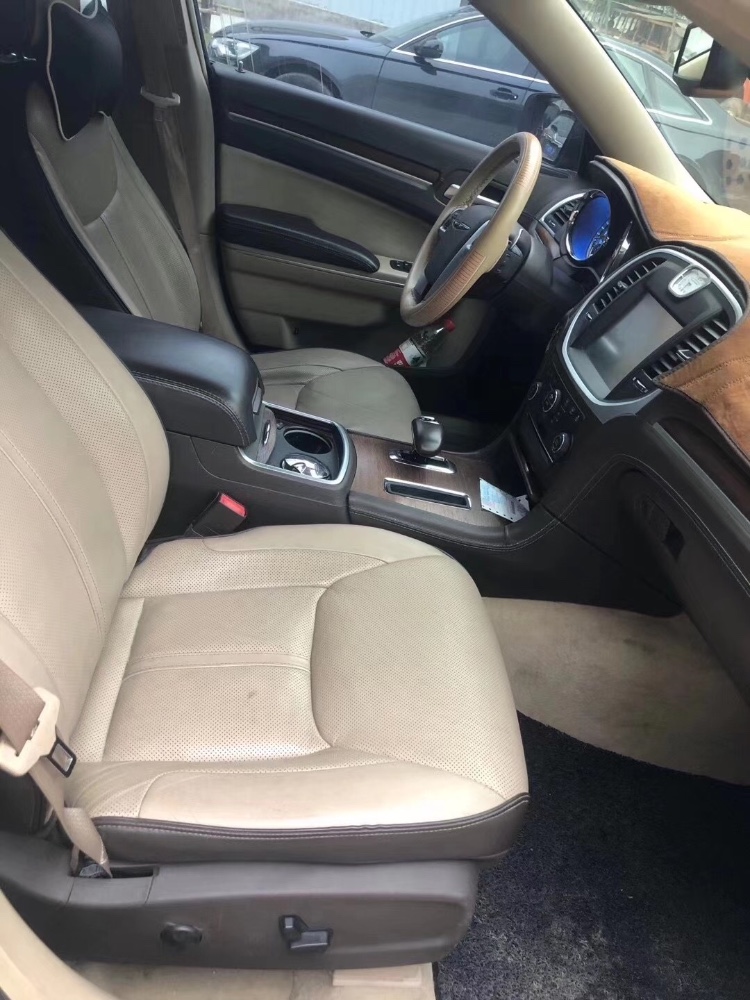 十堰13年克萊斯勒300C6