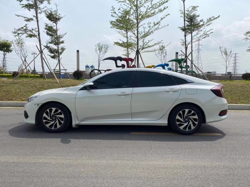 东莞17年本田思域4