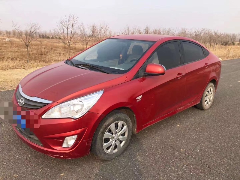 青岛12年现代瑞纳3