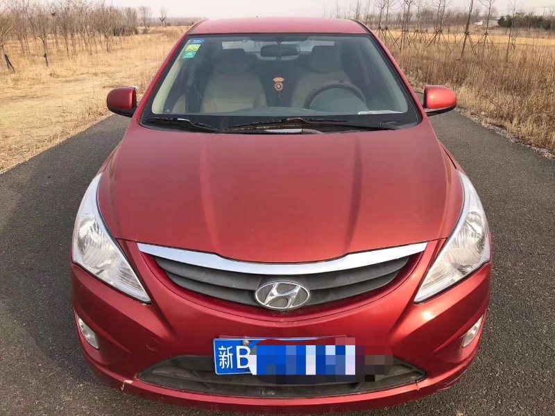 青岛12年现代瑞纳1