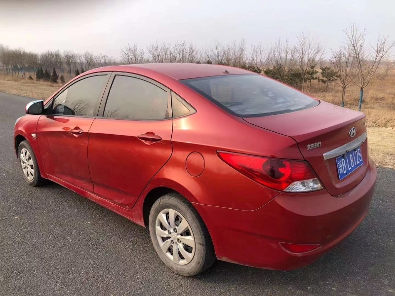 青岛12年现代瑞纳4