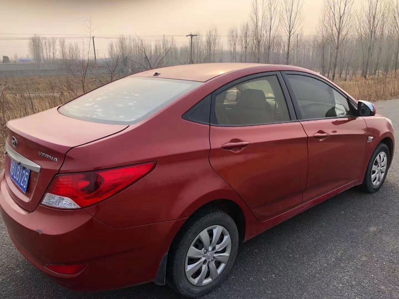 青岛12年现代瑞纳6