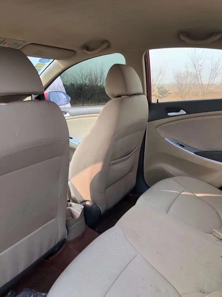 青岛12年现代瑞纳8