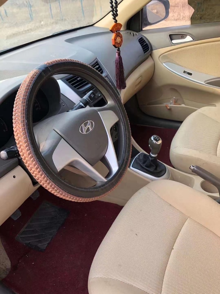 青岛12年现代瑞纳7