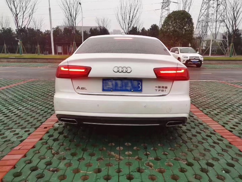 十堰17年奧迪A6L8