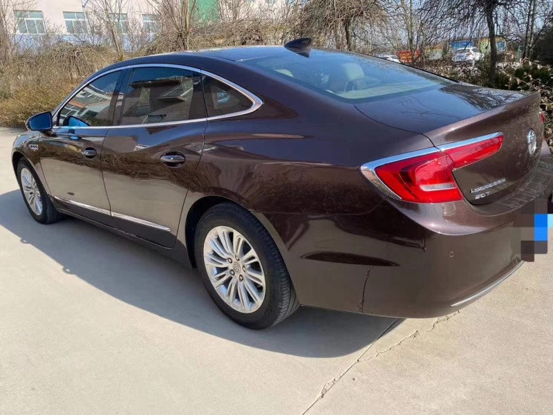 济宁18年别克君越8