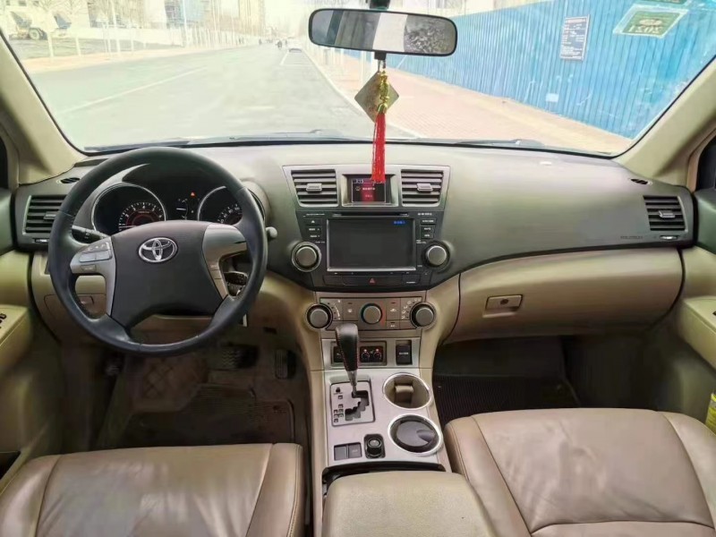 郑州11年丰田汉兰达4