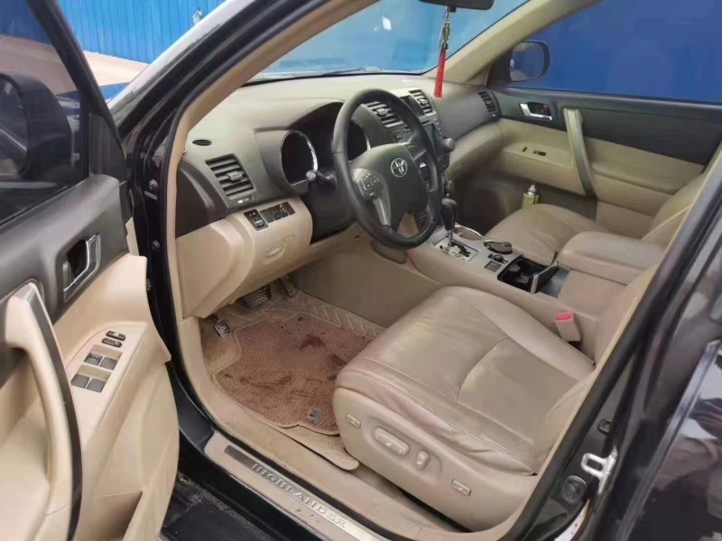 郑州11年丰田汉兰达6