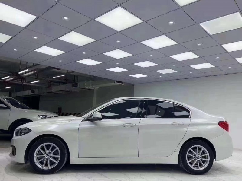 成都19年宝马1系7