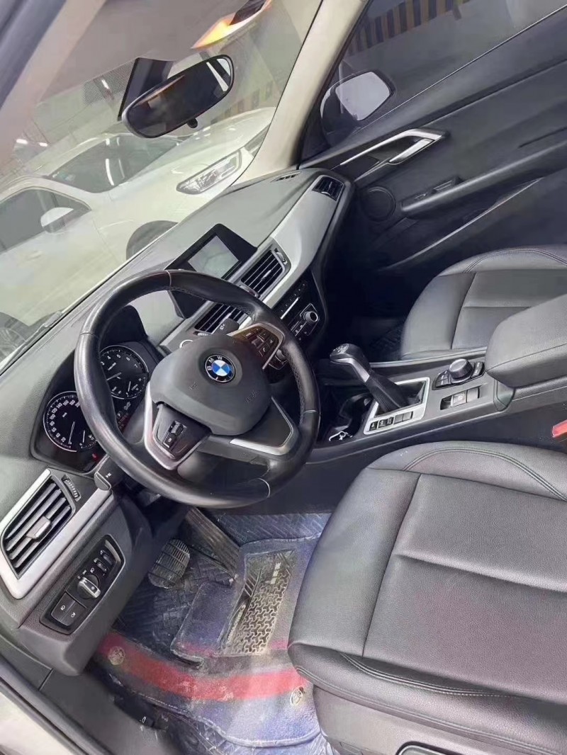 成都19年宝马1系6