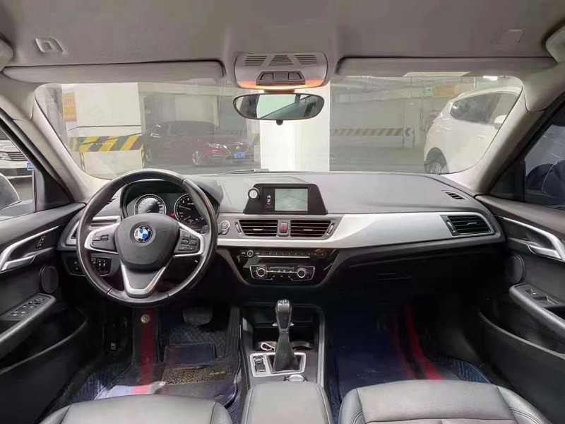 成都19年宝马1系4