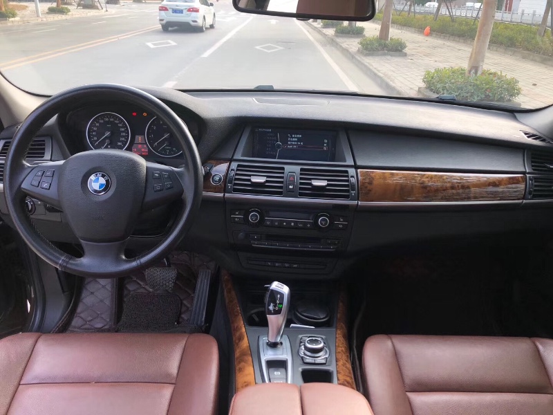 中山13年宝马X57