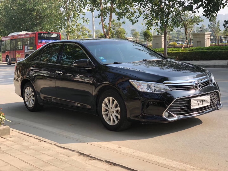 中山17年丰田凯美瑞2