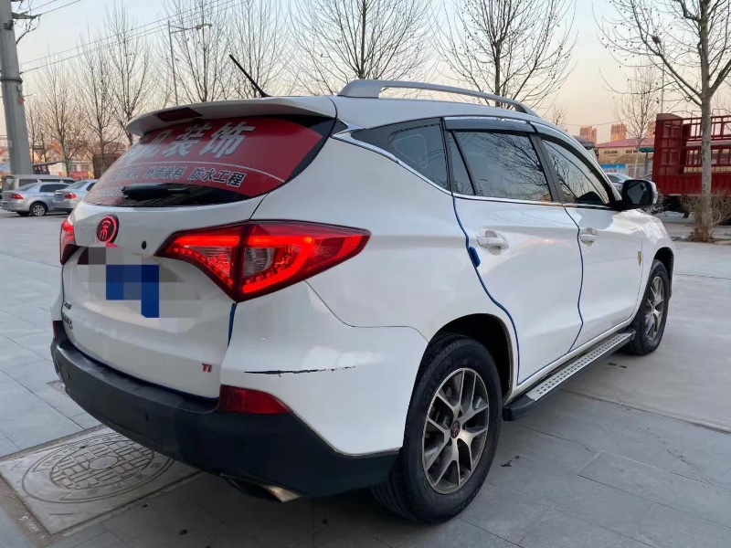 青岛17年比亚迪宋5