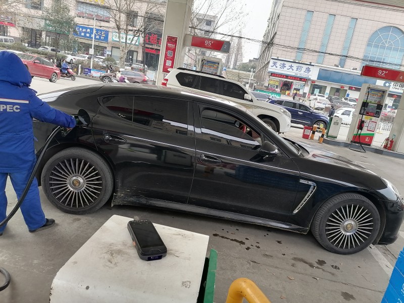 武汉10年保时捷帕拉梅拉8