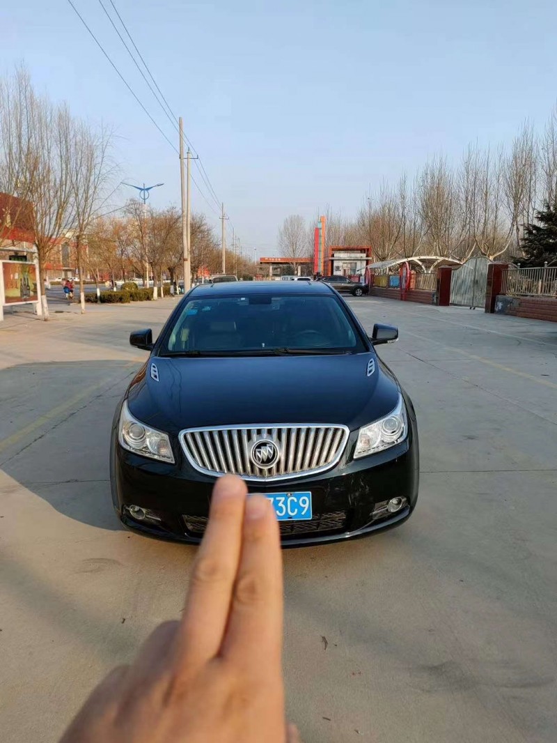 聊城12年别克君越1