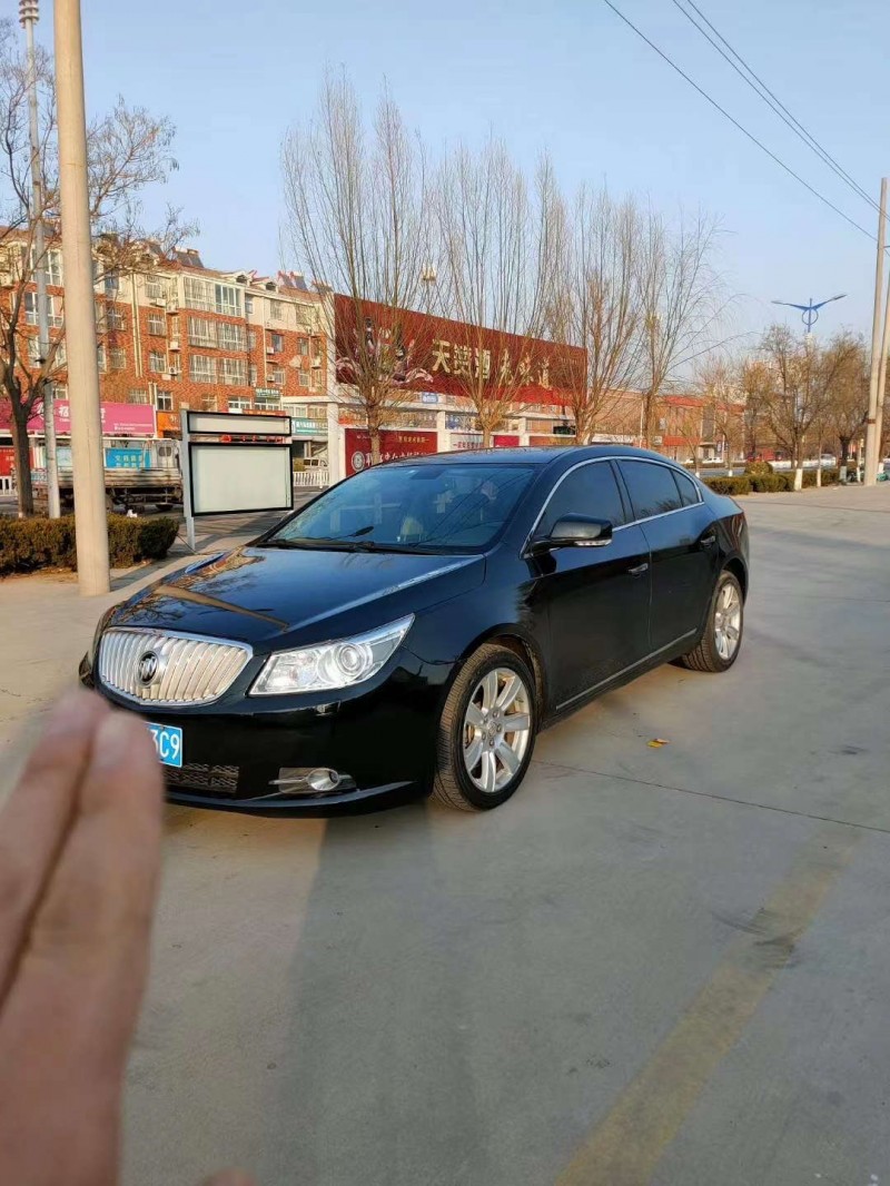 聊城12年别克君越2