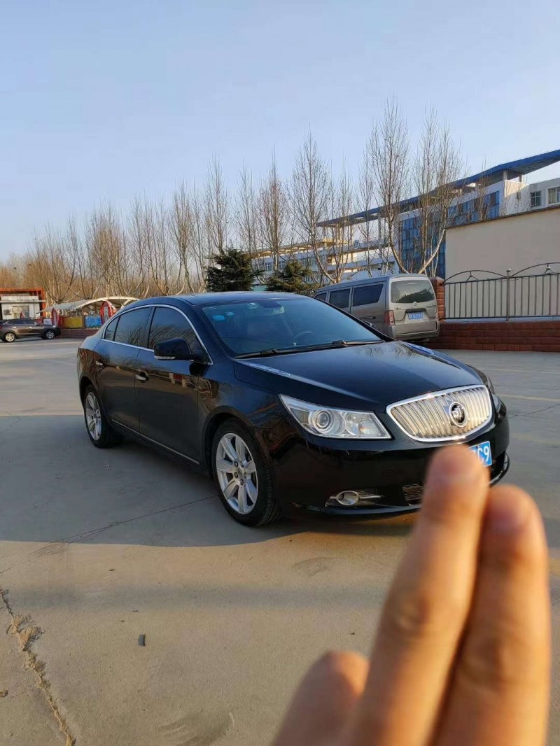 聊城12年别克君越3