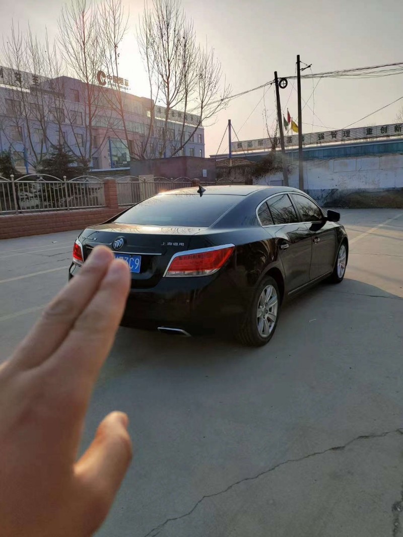 聊城12年别克君越7