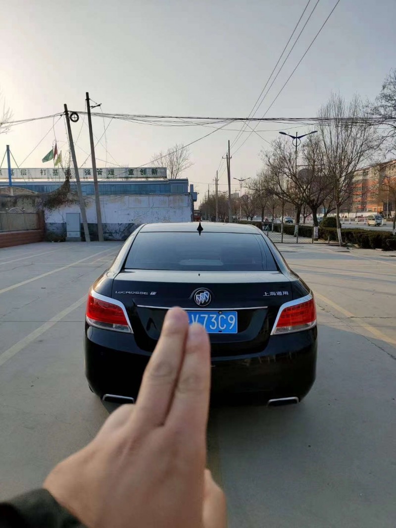 聊城12年别克君越8