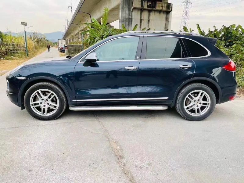 广州11年保时捷卡宴3