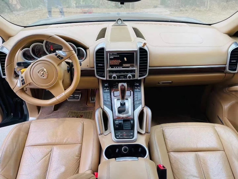 广州11年保时捷卡宴7