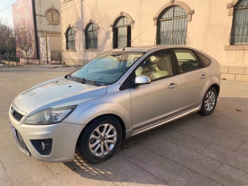 青岛11年福特福克斯5