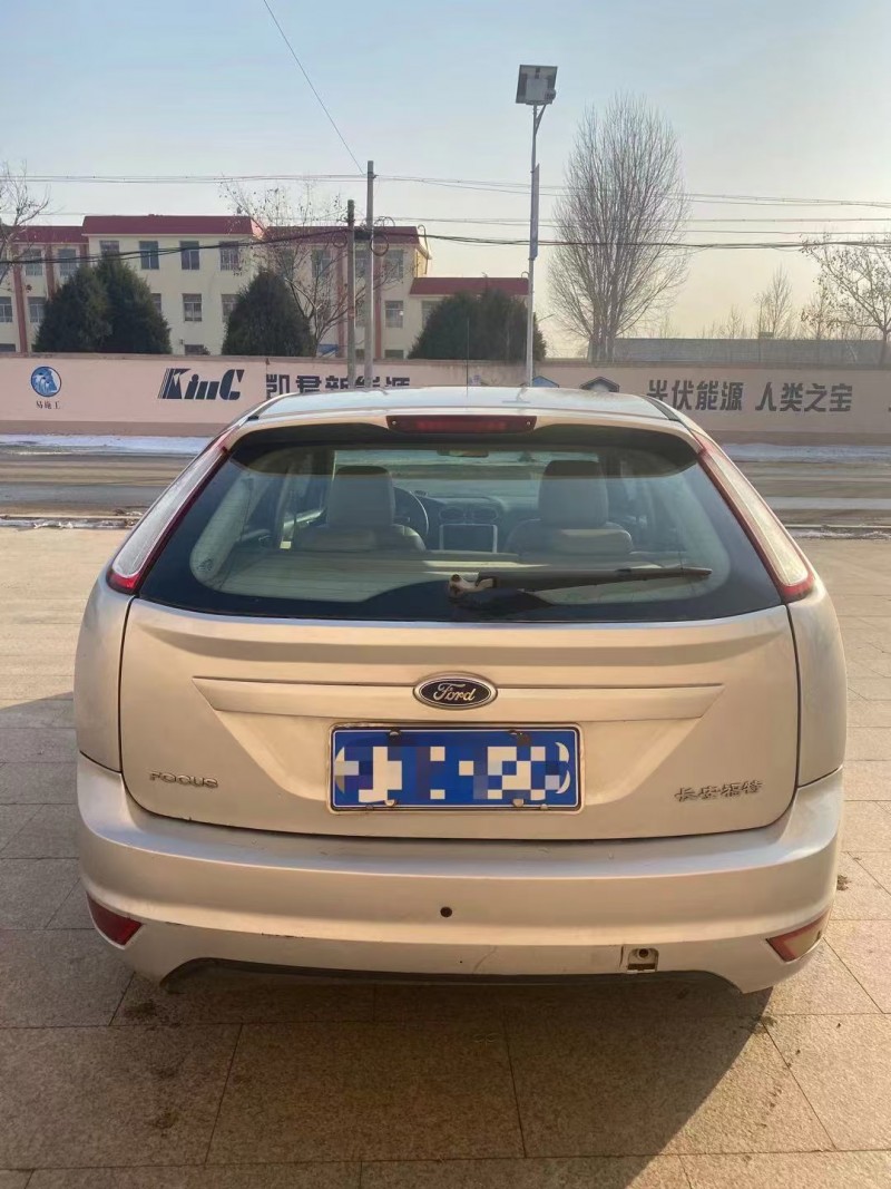 青岛11年福特福克斯7