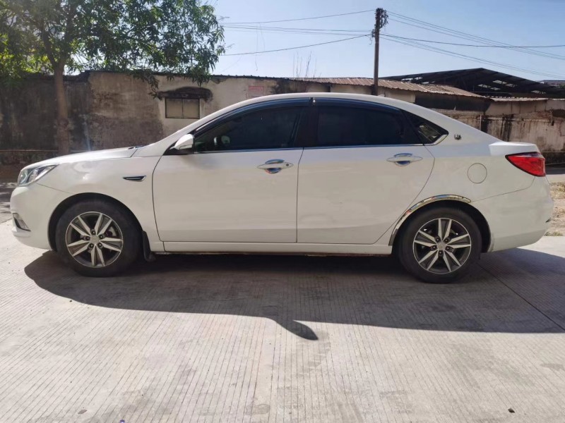 20 万品牌:逸动表显里程3-5万公里上牌时间2017-03排放标准1.