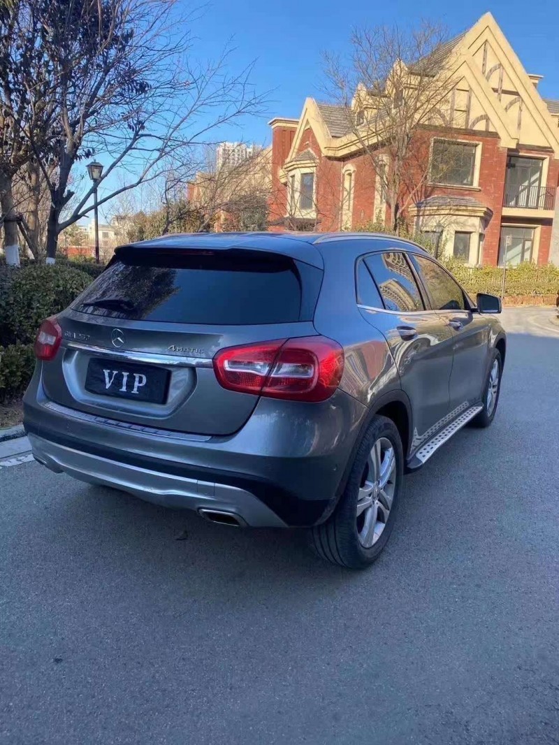 济南17年奔驰GLA7