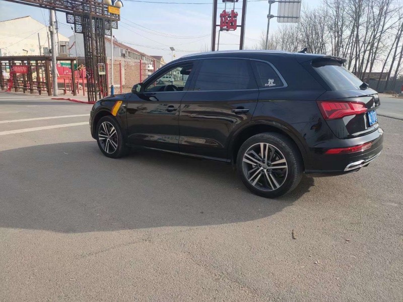 济宁20年奥迪Q58