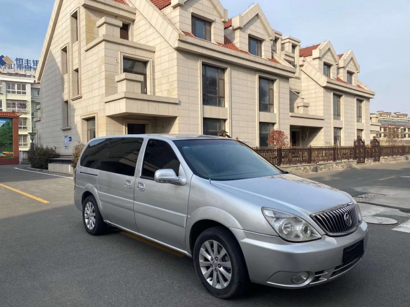 青岛11年别克GL82