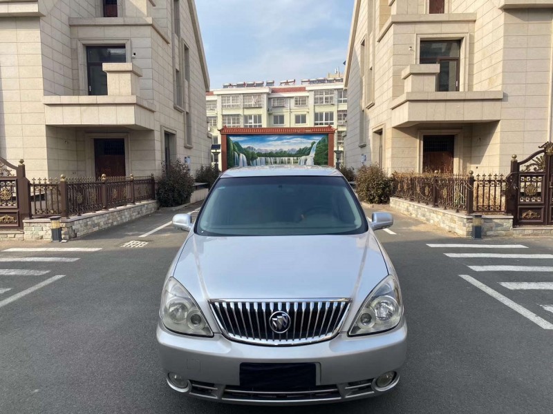 青岛11年别克GL81