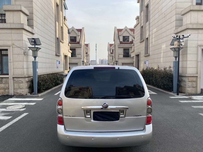 青岛11年别克GL88