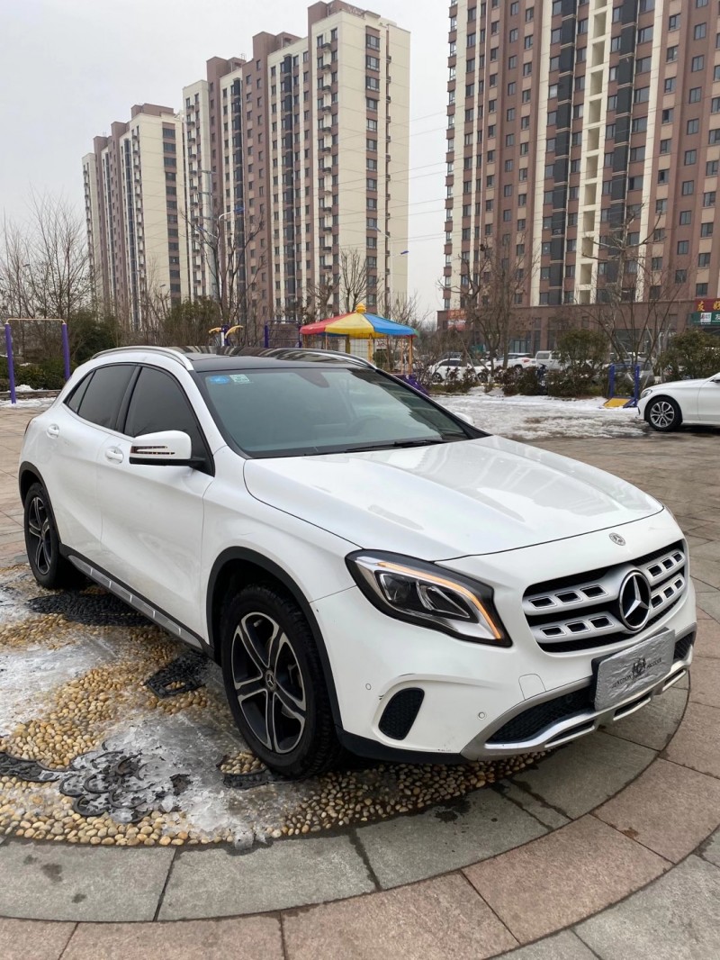 青岛18年奔驰GLA6