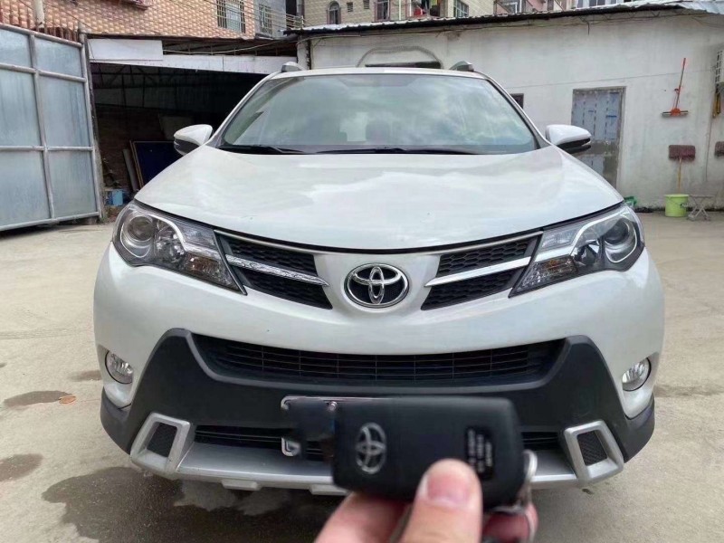 長沙14年豐田RAV41