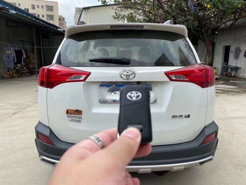 長沙14年豐田RAV47