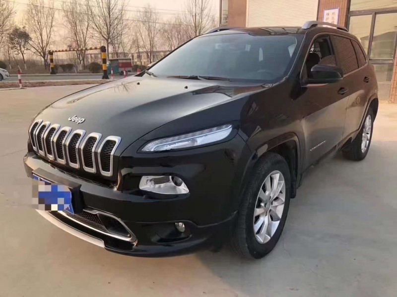 大同18年Jeep自由光1