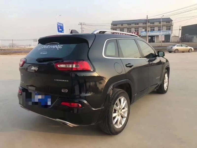 大同18年Jeep自由光3