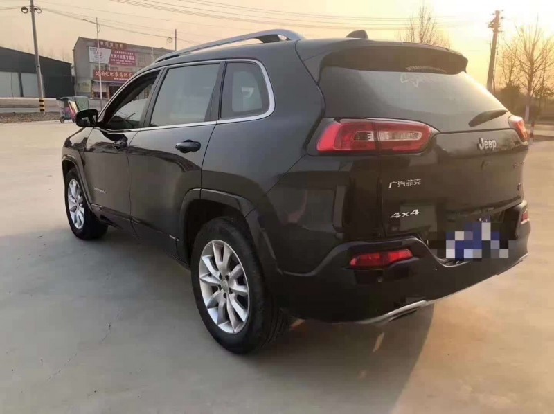 大同18年Jeep自由光5
