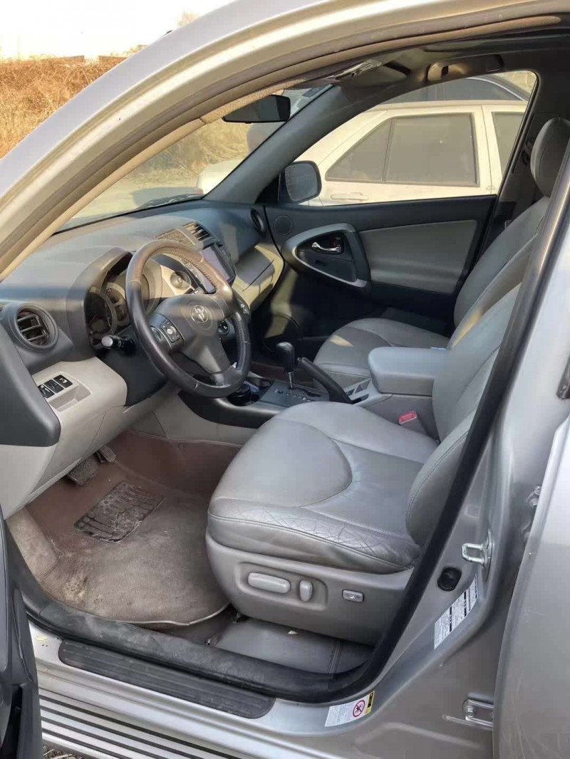 太原11年豐田RAV44