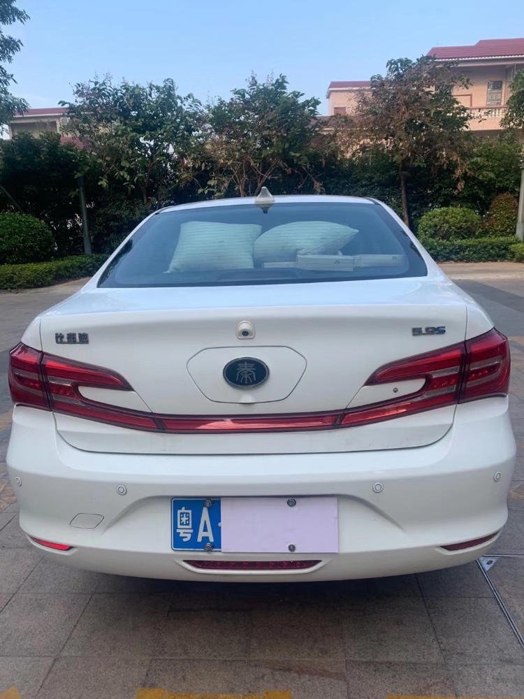 中山17年比亚迪秦3