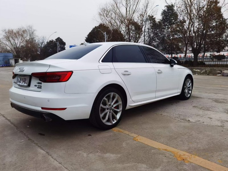 徐州17年奥迪A4L3