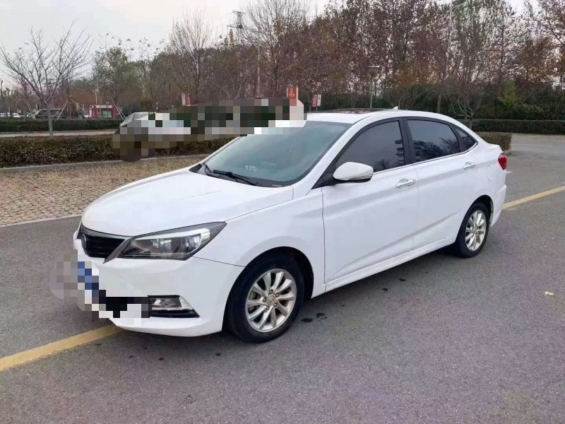 潍坊15年长安汽车悦翔V71