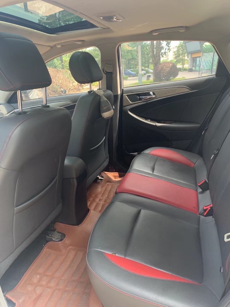 中山16年长安汽车逸动2