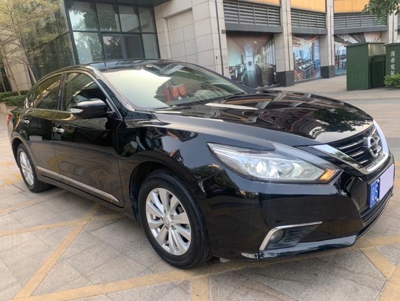 中山17年日产天籁4