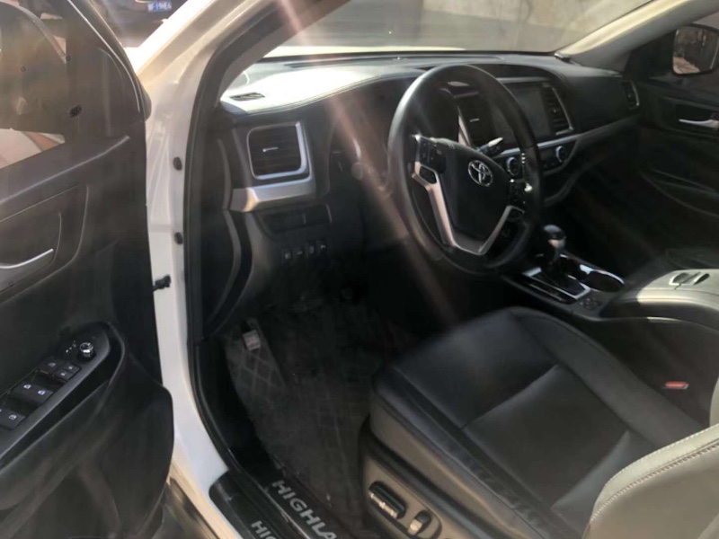 保定18年丰田汉兰达7