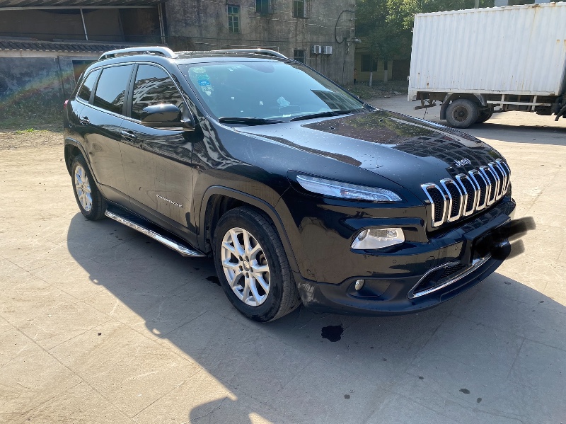 衡陽16年Jeep自由光2